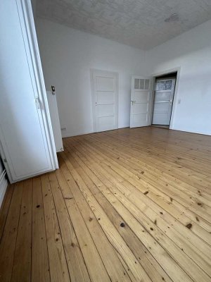 Zentrale renovierte 2-Zimmer-Wohnung mit großer Wohnküche