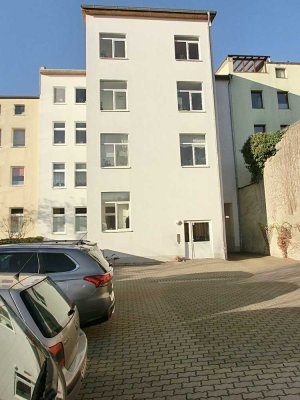 72m² Wohnung mit Fahrstuhl- Parkplatz- behindertengerecht in der Paulstadt !