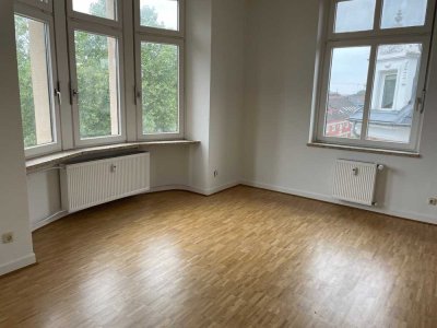 IN SCHÖNSTER LAGE - 3 ZIMMER UND NEUES BAD! MIT AUSSENSTELLPLATZ