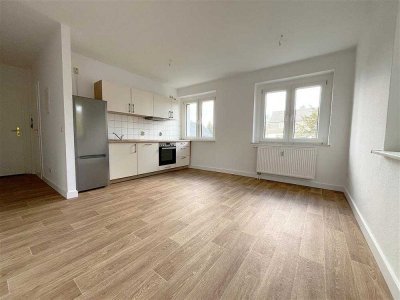 Renovierte 2-Raum-Wohnung mit Wohnküche und EBK!