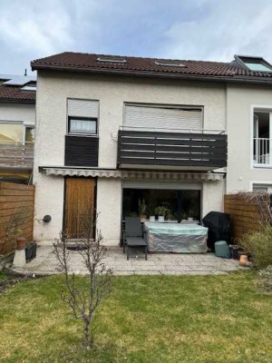 Brück Immobilien - Gepflegtes, vermietetes 4-Zi.-RMH mit Süd-Garten in ruhiger Lage