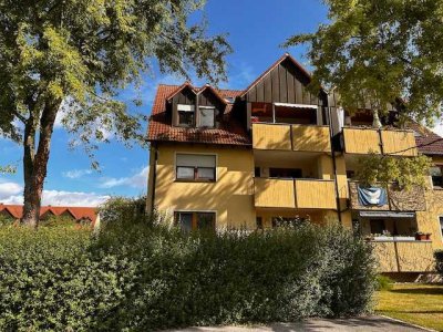 3 Zimmerwohnung mit Einbauküche und Balkon in Neuendettelsau