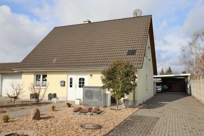 Neuwertiges u.gepflegtes Einfamilienhaus mit herrlichem Garten in ruhiger Lage