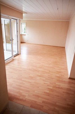 Gepflegte 4-Zimmer-Wohnung mit Terrasse und Einbauküche in Elsenfeld/Main