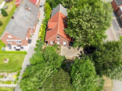 Wohnhaus mit zwei getrennten Wohnungen und großem Garten oder Baugrundstück