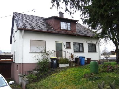 Freistehendes Einfamilienhaus in ruhiger, zentrumsnaher Lage mit schönem Grundstück und Garage