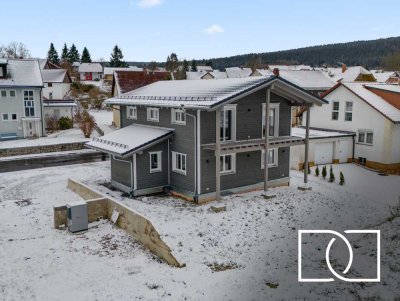 Energieeffizienter Neubau! Traumhaus im skandinavischen Stil auf großem Grundstück an einem Bach