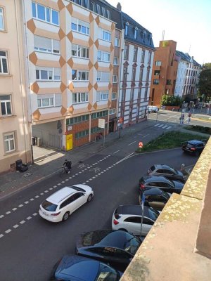 Schöne, helle 3-Zi Altbau Wohnung inkl. EBK in Toplage Nähe Berger Str. - Sofort frei!