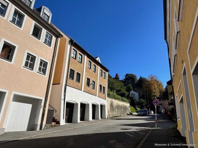 Geräumige 3 Zi. Wohnung am Fuße der "Alten Bergstrasse" mit Duplex-Garage + EBK + kleinem Garten