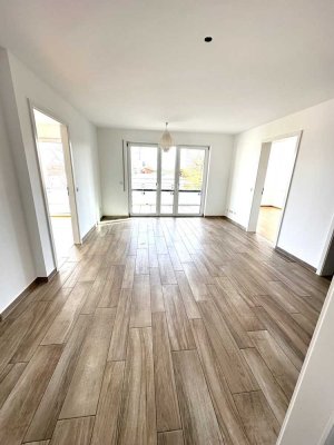 PROVISIONSFREI! Helle, neuwertige 3-Zimmer-Wohnung mit geh. Innenausstattung mit Loggia und EBK