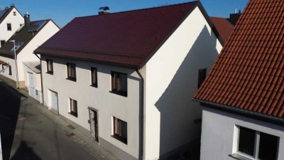 Einfamilienhaus mit Einliegerwohnung und zwei Garagen in Herzogenaurach-Nähe Stadtmitte