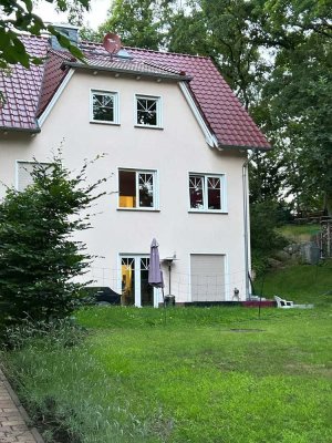 Ruhige und helle 3-Raum-Maisonette-Wohnung mit geh. Innenausstattung mit Terrasse und EBK