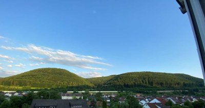 Attraktive,  sonnige 4,5 Zi.-Wohnung mit eigenem Eingang und herrlichem Ausblick