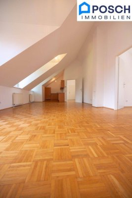 * Hohe Räume * Ruhige, helle 3 Zimmer mit 36 m² Wohnküche und 7,8 m² Balkon * 1. OG * Dachgeschoss *