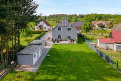 Modernes Einfamilienhaus Falkenberg: A+ Energieeffizienz, Luftwärmepumpe, Photovoltaik, Einbauküche