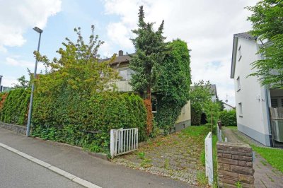 Sanierungsbedürftiges, charmantes Reihenendhaus mit großem Wohnbereich und idyllischem Garten