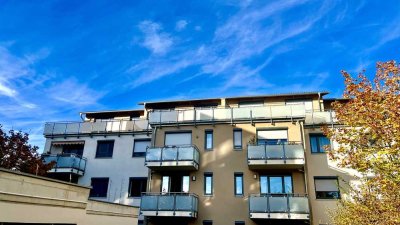 Sehr schöne helle Dachgeschosswohnung im Zentrum von Garching