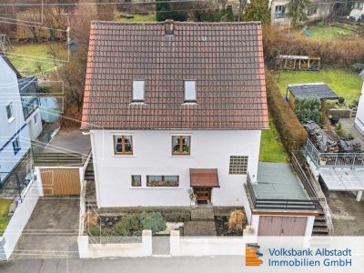 Charmantes Einfamilienhaus mit tollem Garten