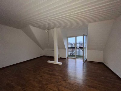 110qm Altbauwohnung im 3.OG mit Balkon und Stellplatz!