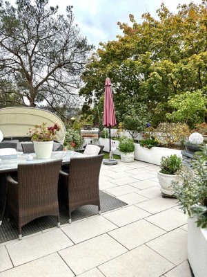 Traumhafte 5-Zimmer-Wohnung: Großzügige Terrasse mit Fulda-Blick und private Wellness-Oase