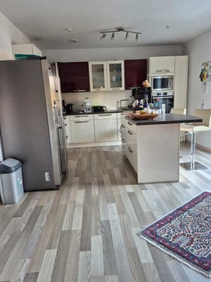 Attraktive 6-Zimmer-Terrassenwohnung mit geh. Innenausstattung mit Balkon und EBK