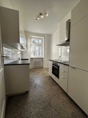 Helle 3-Zimmerwohnung * Hochparterre * Einbauküche * Balkon * Befristung für 4 Jahre