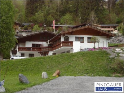 Großes Wohnhaus mit vielen Nutzungsmöglichkeiten in Zentrumslage von Viehhofen