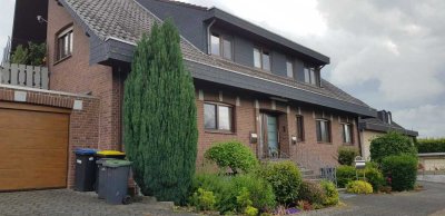 Schöne Erdgeschosswohnung mit Terrasse, großem Garten und Garage in Langerwehe