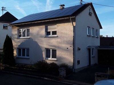 Freistehendes Einfamilienhaus in zentraler Toplage mit Photovoltaikanlage