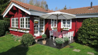 Traumhaftes, skandinavisches Blockbohlen-Holzhaus in idyllischer Lage in Stromberg-Schindeldorf