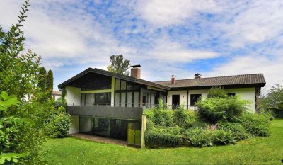 Siebzigerjahre Villenbungalow auf parkähnlichem Gartengrundstück