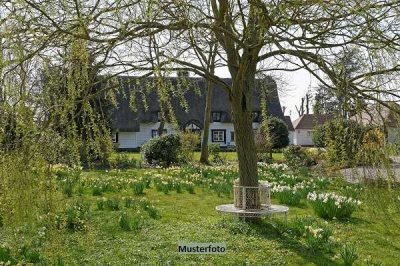 Einfamilienhaus nebst Garagen