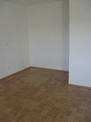 1 Zimmerwohnung mit Parkettfussboden