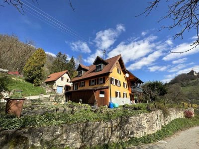 REIZVOLLES LANDHAUS IN IDYLLISCHER LAGE MIT GARAGENGEBÄUDE