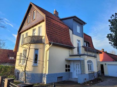 Modernisierte Altbauwohnung mit Balkon