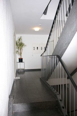 Von Privat - Stilvolle, gepflegte 2-Zimmer-Hochparterre-Wohnung mit Balkon in Köln Bocklemünd