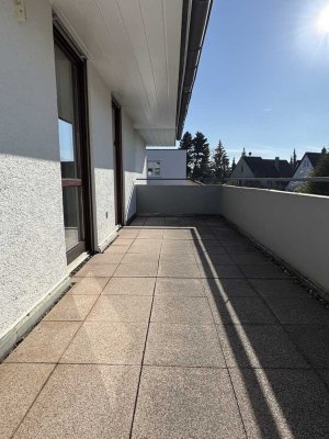 Helle 3 Zimmerwohnung in S-Vaihingen mit großem Balkon und EBK