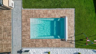 Exklusives Wohnerlebnis: Einfamilienhaus mit Pool inmitten der Weinberge!