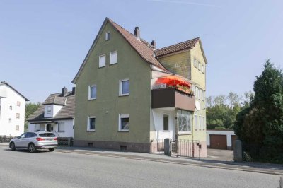 Dreifamilienhaus mit Garagen und großem Garten