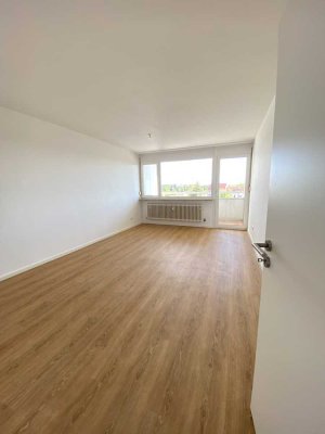 Schöne helle renovierte 3 Zimmer Wohnung mit Balkon und Stellplatz - Frei ab 1. November