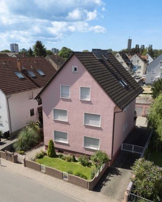 Gepflegtes MFH mit Bungalow sowie 3 Garagen (4 WE), verteilt auf ca. 295 m² Wfl. mit Ausbaupotenzial