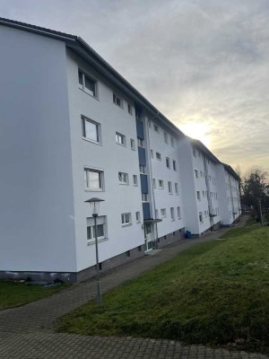 Gut geschnittene 2-Zi-Wohnung mit Balkon, schöner Aussicht und viel Sonne