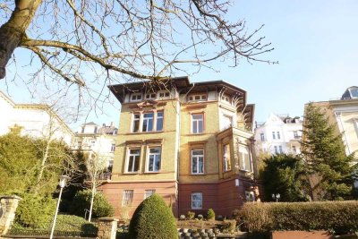 LAGE-LAGE-LAGE / 4-Zimmer-Dachgeschoss-Etage in historischem Altbau in Bestlage: NEROTAL