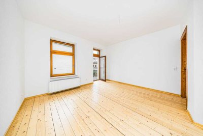 Schöne 2-Zimmer-Altbauwohnung mit Balkon