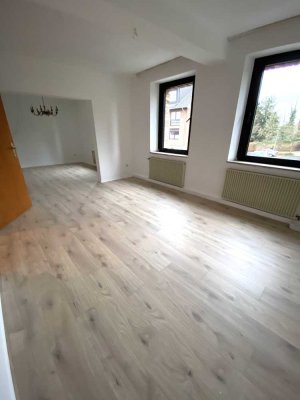 Erstbezug nach Sanierung mit Einbauküche: preiswertes und geräumiges 4-Zimmer-Haus in Düren