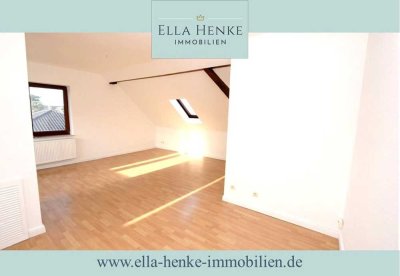 Lichtdurchflutet: Großzügige Dachgeschosswohnung mit Balkon in Hondelage...