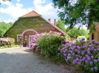 Sanierungsbedürftiges Zweifamilienhaus
im Dornröschenschlaf vor den Toren Westerstedes