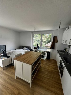 Exklusive 1-Zimmer-Wohnung mit gehobener Innenausstattung mit Balkon und Einbauküche in Denkendorf