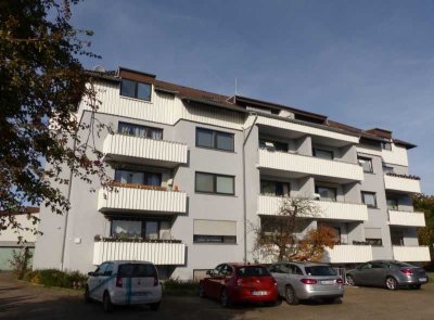 Attraktive DG-Wohnung mit Balkon in Holzwickede, Nähe Flughafen