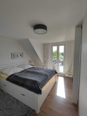 Helle 2-Zimmer-DG-Wohnung mit Balkon und EBK in Uni- und Klinikumnähe